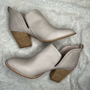 Jeffrey Campbell Slip On Off White Leather Heeled Boot Booties Size 11
